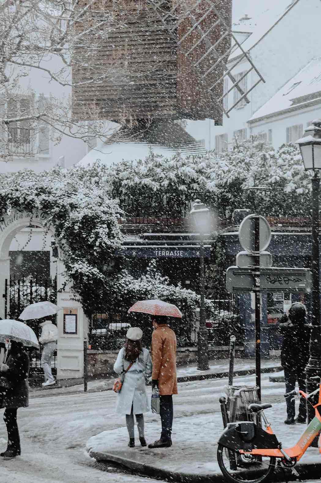 Aesthetic white winter in the streets of Paris