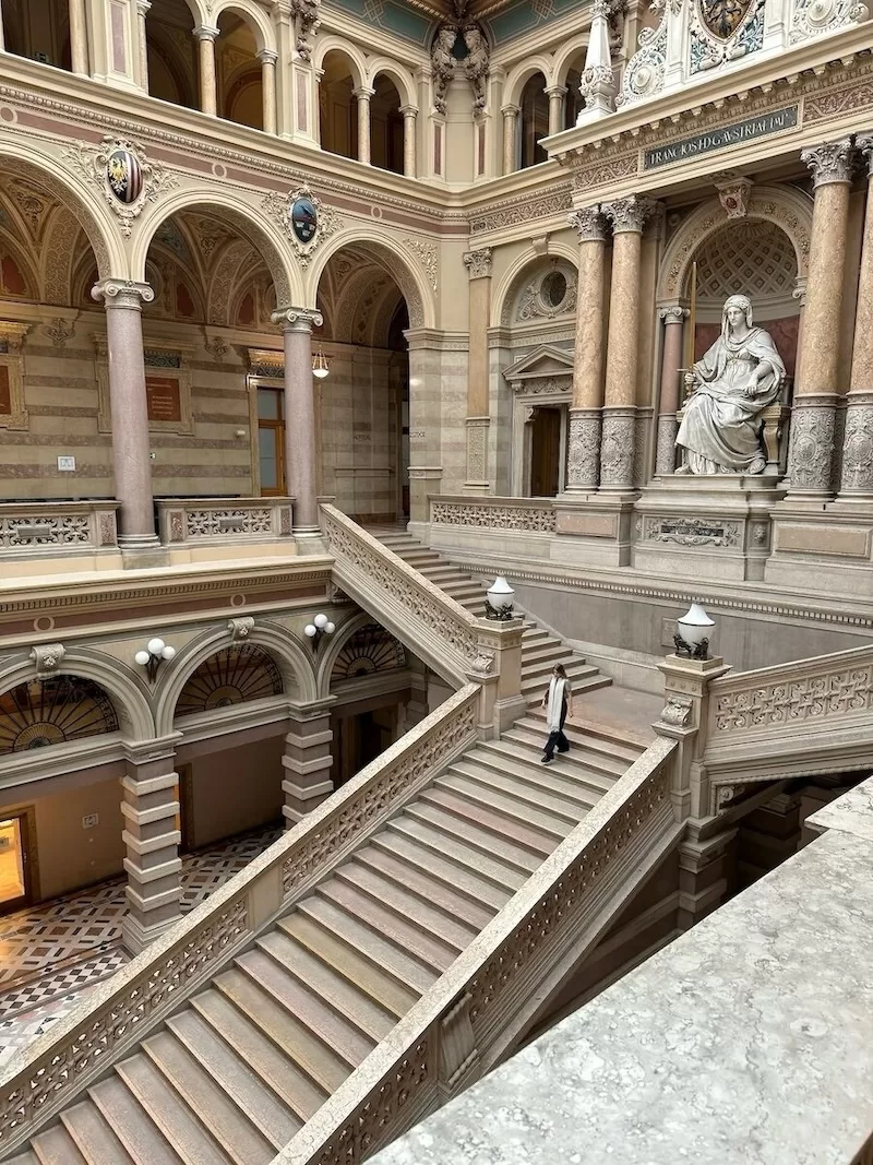 most instagrammable spots in Vienna, Justizpalast / Palace of Justice